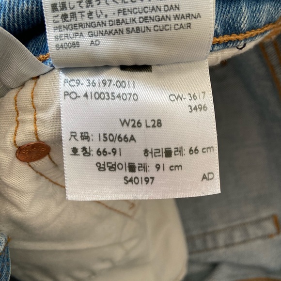 Levi’s 501 Medium Wash Taper Jeans - Picture 3 of 5